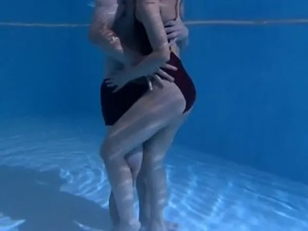 sex mom viet nam Chồng yêu lạnh nhạt, Người vợ vụng trộm với hlv dạy bơi